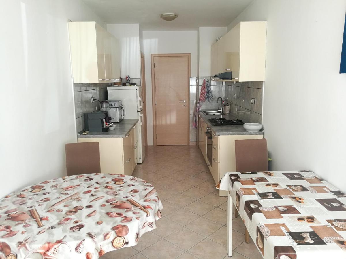 ספליט Pretty Big Double Bed Room With Balcony מראה חיצוני תמונה
